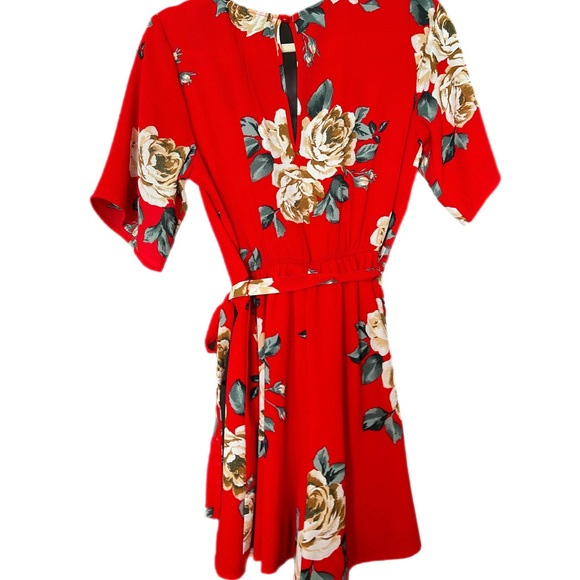 Charlotte Russe Floral Romper, Scalloped Neckline - Picture 2 of 4